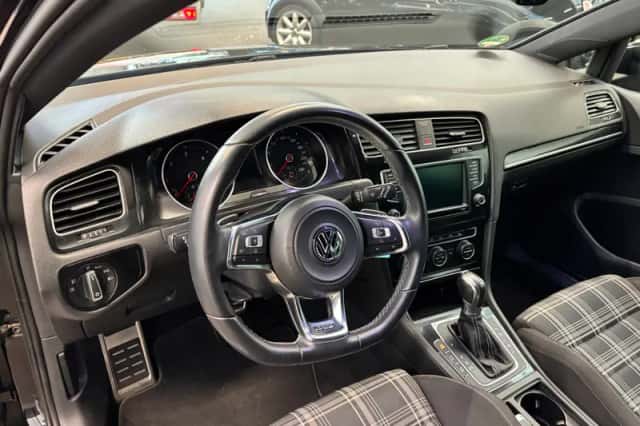 Volkswagen Golf (2016) thumbnail 11