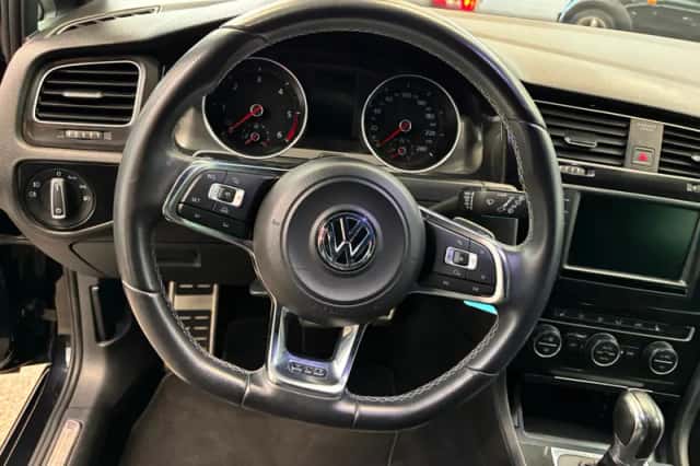 Volkswagen Golf (2016) thumbnail 12
