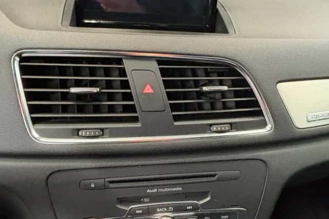 Audi Q3 (2012) thumbnail 16