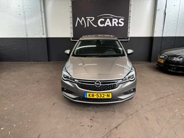 Opel Astra Sports Tourer (2016) — foto 1