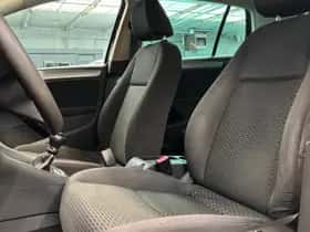 Volkswagen Golf (2009) thumbnail 13