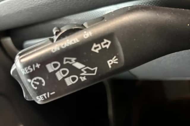 Volkswagen Golf (2011) thumbnail 15