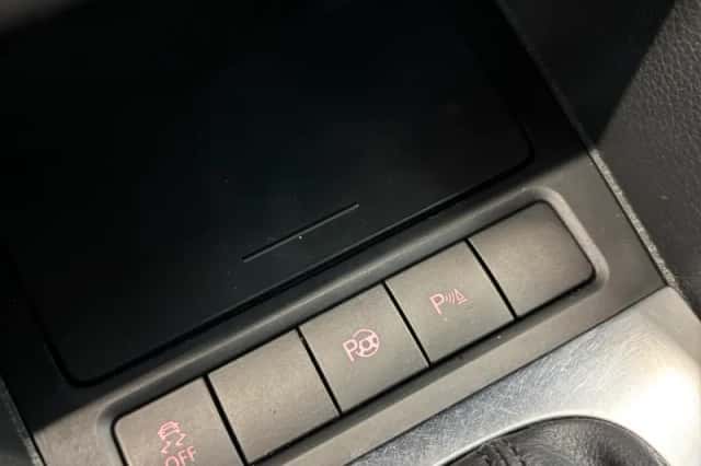 Volkswagen Golf (2011) thumbnail 18