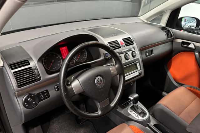 Volkswagen Touran (2008) thumbnail 12