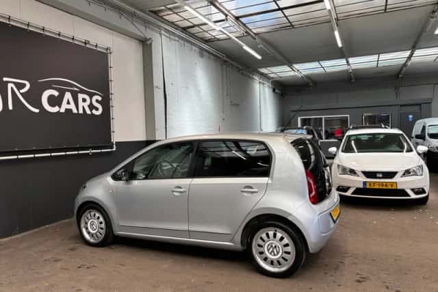 Volkswagen Up! (2015) thumbnail 11