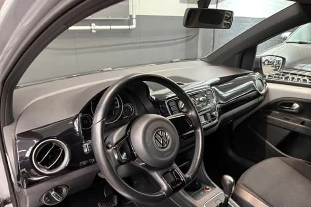 Volkswagen Up! (2015) thumbnail 16
