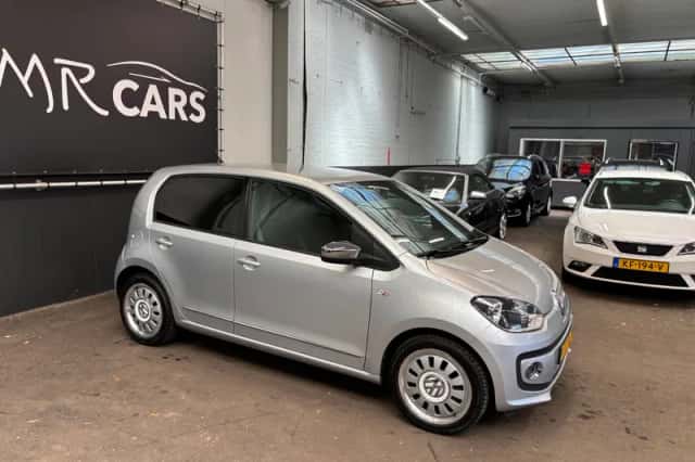Volkswagen Up! (2015) thumbnail 4