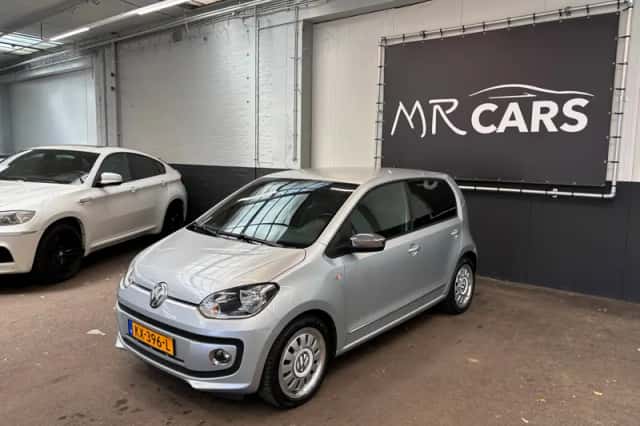 Volkswagen Up! (2015) thumbnail 5
