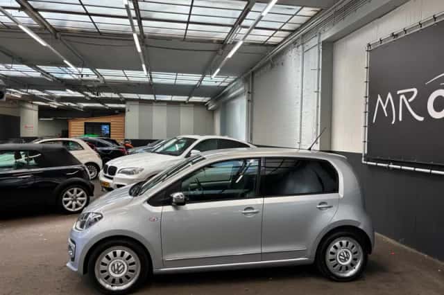 Volkswagen Up! (2015) thumbnail 6