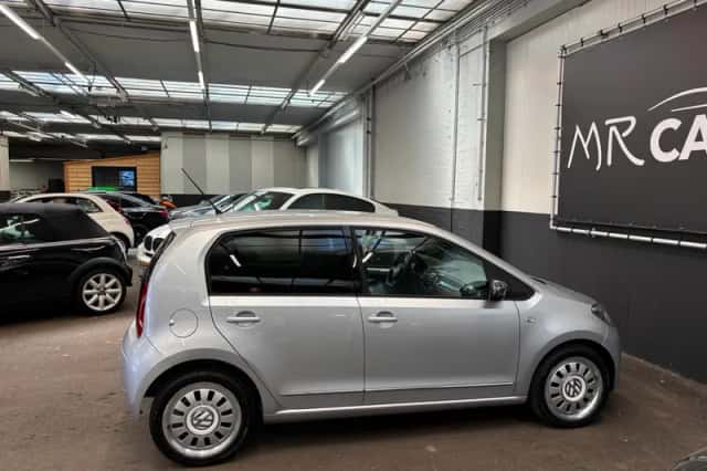 Volkswagen Up! (2015) thumbnail 7