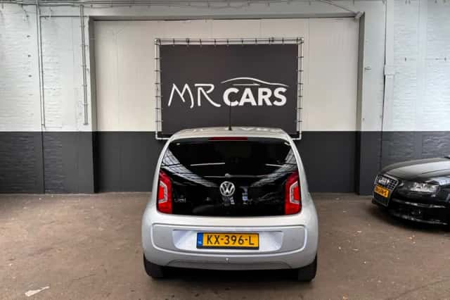 Volkswagen Up! (2015) thumbnail 9