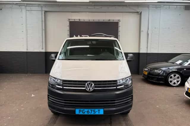 Volkswagen Transporter (2017) thumbnail 1