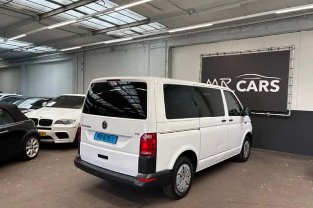 Volkswagen Transporter (2017) thumbnail 11
