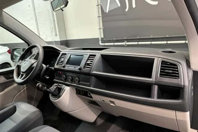 Volkswagen Transporter (2017) thumbnail 13