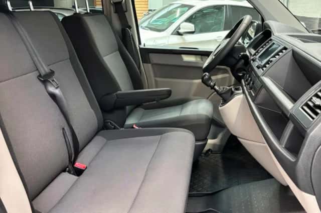 Volkswagen Transporter (2017) thumbnail 17