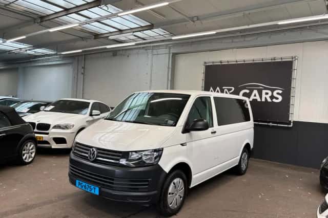 Volkswagen Transporter (2017) thumbnail 3