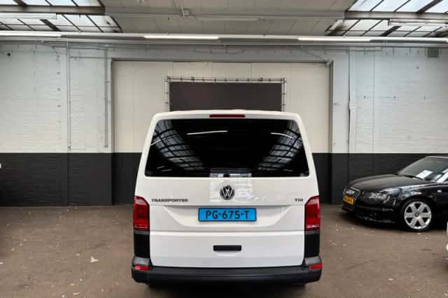 Volkswagen Transporter (2017) thumbnail 10