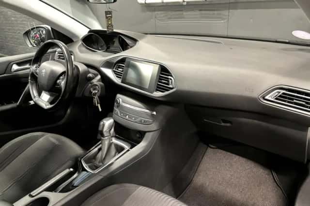 Peugeot 308 (2015) thumbnail 13