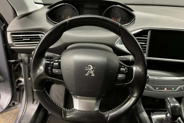 Peugeot 308 (2015) thumbnail 14