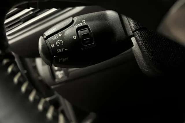 Peugeot 308 (2015) thumbnail 15