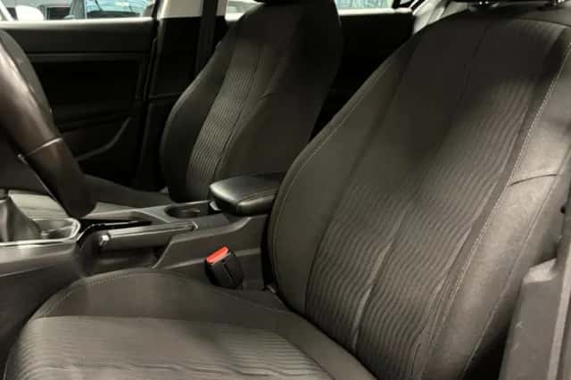 Peugeot 308 (2015) thumbnail 17