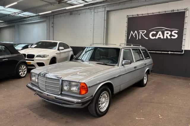 Mercedes-Benz 200-280 (W123) (1985) thumbnail 2