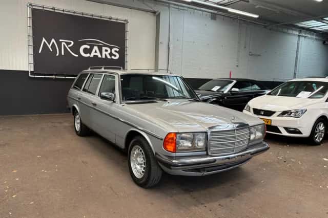 Mercedes-Benz 200-280 (W123) (1985) thumbnail 4