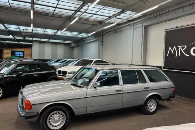 Mercedes-Benz 200-280 (W123) (1985) thumbnail 5