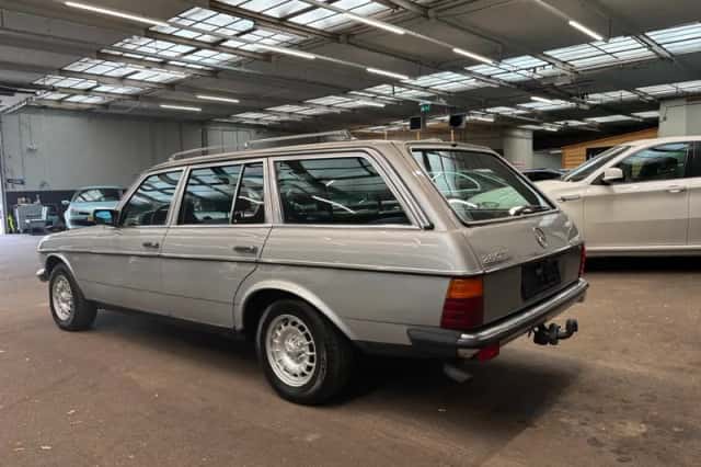 Mercedes-Benz 200-280 (W123) (1985) thumbnail 6