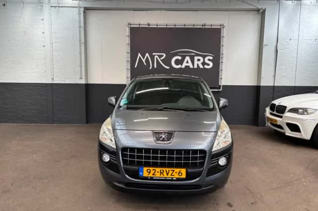 Peugeot 3008 (2011) thumbnail 2