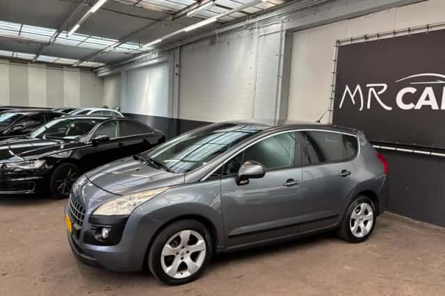 Peugeot 3008 (2011) thumbnail 3