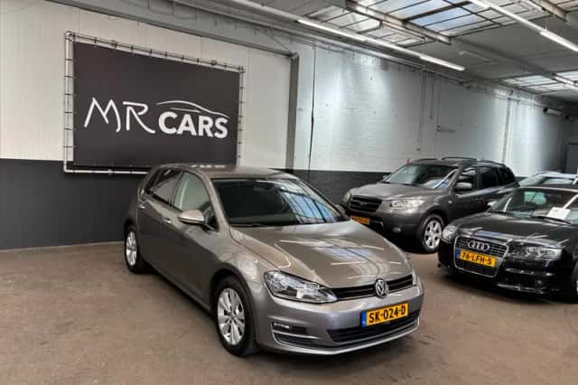 Volkswagen Golf (2015) thumbnail 3