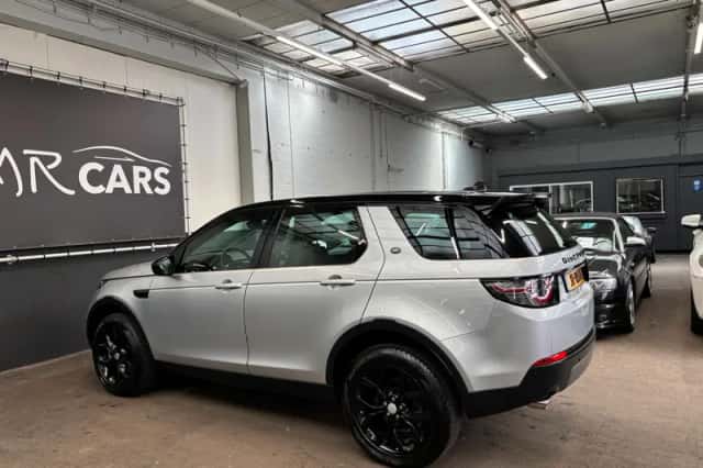 Land Rover Discovery Sport (2016) thumbnail 6