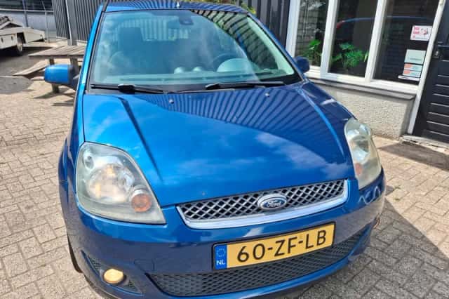 Ford Fiesta (2008) thumbnail 2
