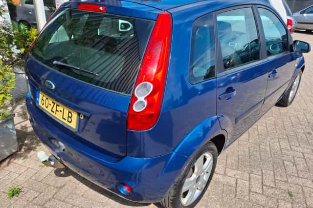 Ford Fiesta (2008) thumbnail 3