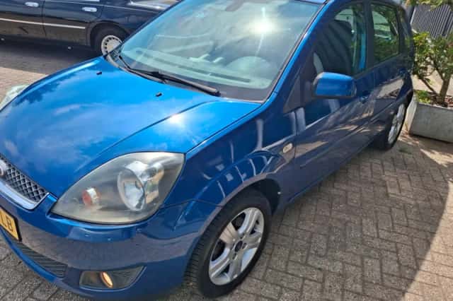 Ford Fiesta (2008) thumbnail 4