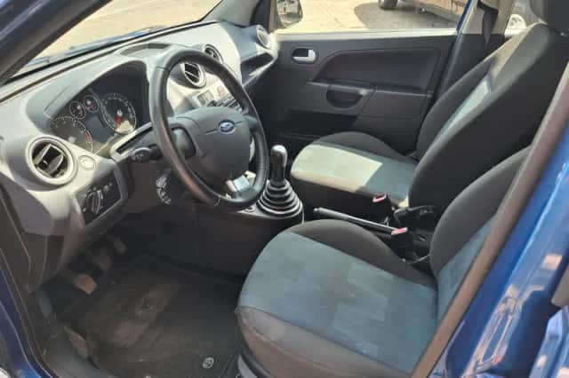 Ford Fiesta (2008) thumbnail 5