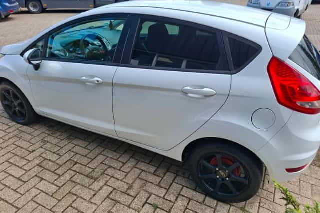 Ford Fiesta (2011) thumbnail 4