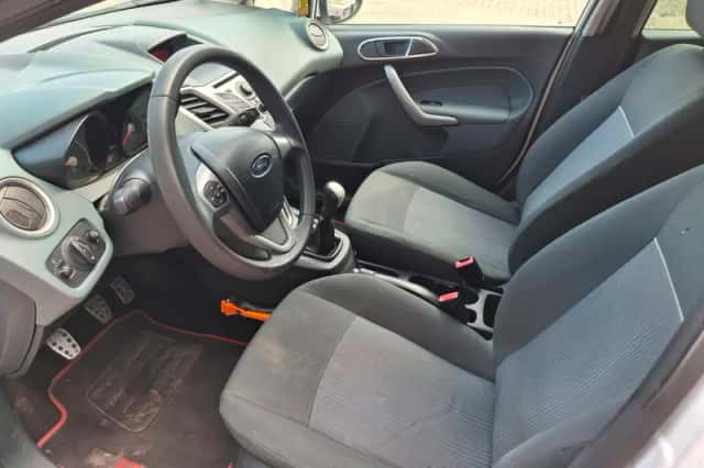 Ford Fiesta (2011) thumbnail 5