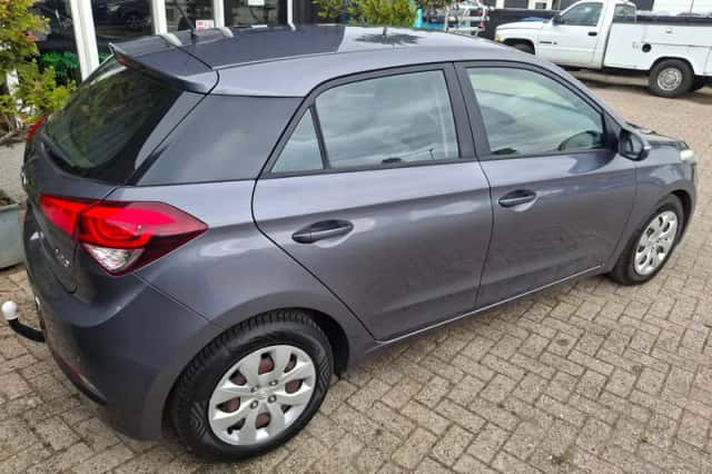 Hyundai i20 (2016) thumbnail 3