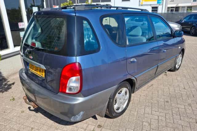 Kia Carens (2002) thumbnail 2