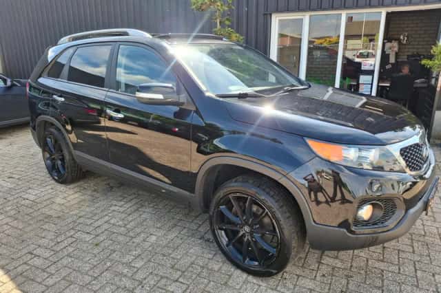 Kia Sorento (2010) thumbnail 1