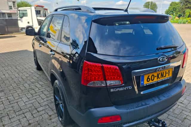 Kia Sorento (2010) thumbnail 3