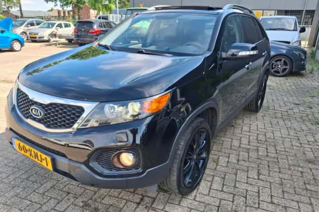 Kia Sorento (2010) thumbnail 4