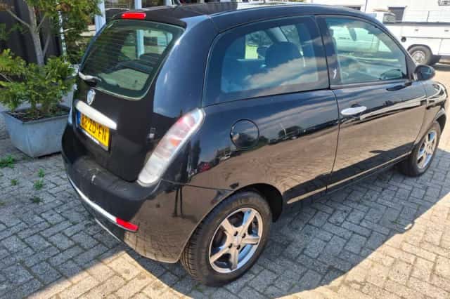 Lancia Ypsilon (2007) thumbnail 3