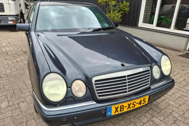 Mercedes-Benz E-Klasse (1998) thumbnail 2