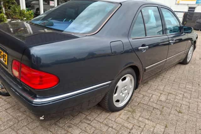 Mercedes-Benz E-Klasse (1998) thumbnail 3