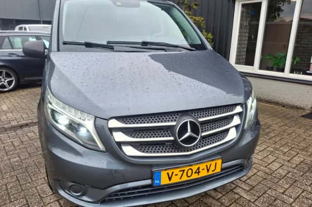 Mercedes-Benz Vito (2015) thumbnail 2