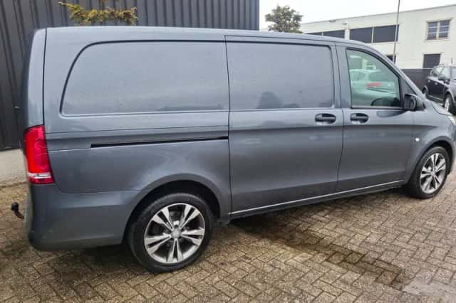 Mercedes-Benz Vito (2015) thumbnail 3
