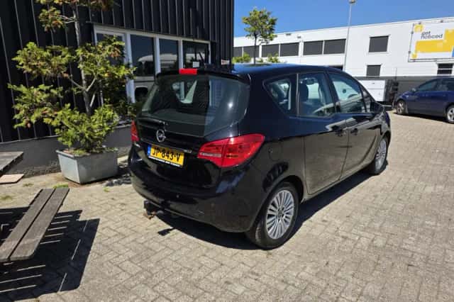 Opel Meriva (2011) thumbnail 3